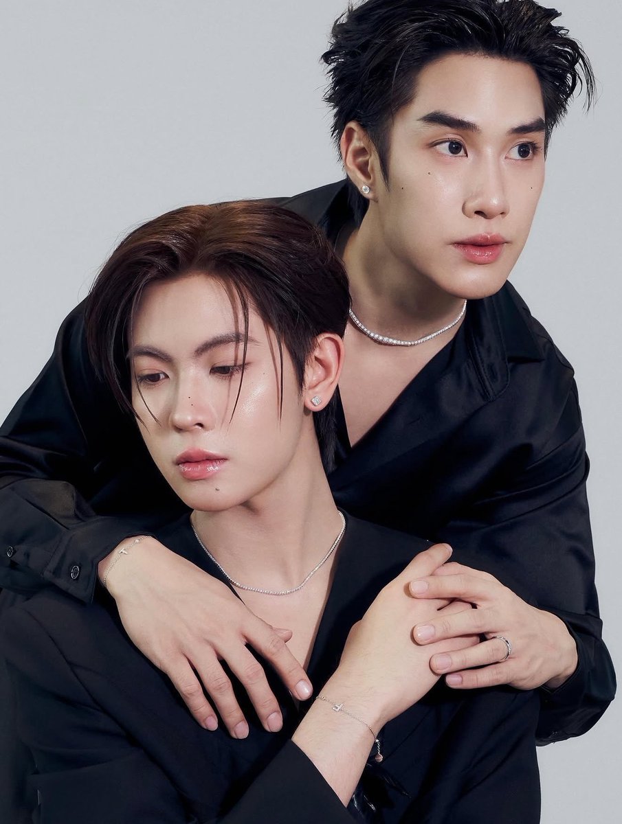 lucinesnapp's tweet photo. ชอบ compose ภาพแบบนี้จากเติ้ลเฟิร์สมาก มันเหมือนโปสเตอร์ละครน้ำเน่าจากช่องดัง ๆ สมัยก่อนดี https://t.co/2sHhQhZBps