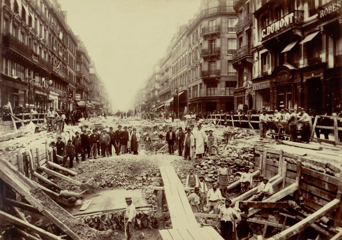 ParisAMDParis's tweet photo. 📸 Michel Berthaud.
Construction du métro Châtelet, rue de Rivoli 
1899, Paris https://t.co/GMQjjj3f31