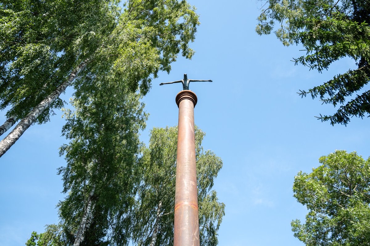 lakuga's tweet photo. Kruoslovys nūvodā, Geranimovys Ildza azara pussolā, lieneišam, tok ar lelu degsmi i interesi tūp “Pudža skulpturu parks”, kur gasteja ari portals: https://t.co/rShyDD492e

#SIF_MAF2026 https://t.co/toAgqqpvVk