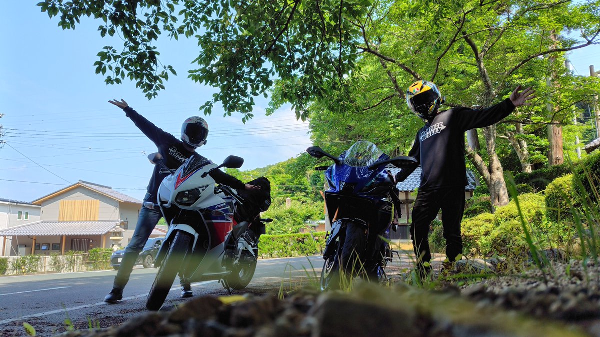 tamasatsu127cbr's tweet photo. 高校時代3年間同じクラスだったけど、付き合う前からほぼ喋ったこと無かったし、なんなら週末に2回だけメールする謎の仲で、付き合ってからも卒業までずーっと同じクラスだったのに学校内でほぼ喋ったこと無い人と結婚したの謎すぎるwwww https://t.co/9GLiJYn4Mu