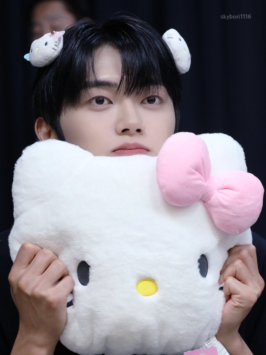 skybori1116's tweet photo. 260809 사운드웨이브 대면 #민균 #온앤오프
키티둥🐱🎀 https://t.co/nllMqhUoRa