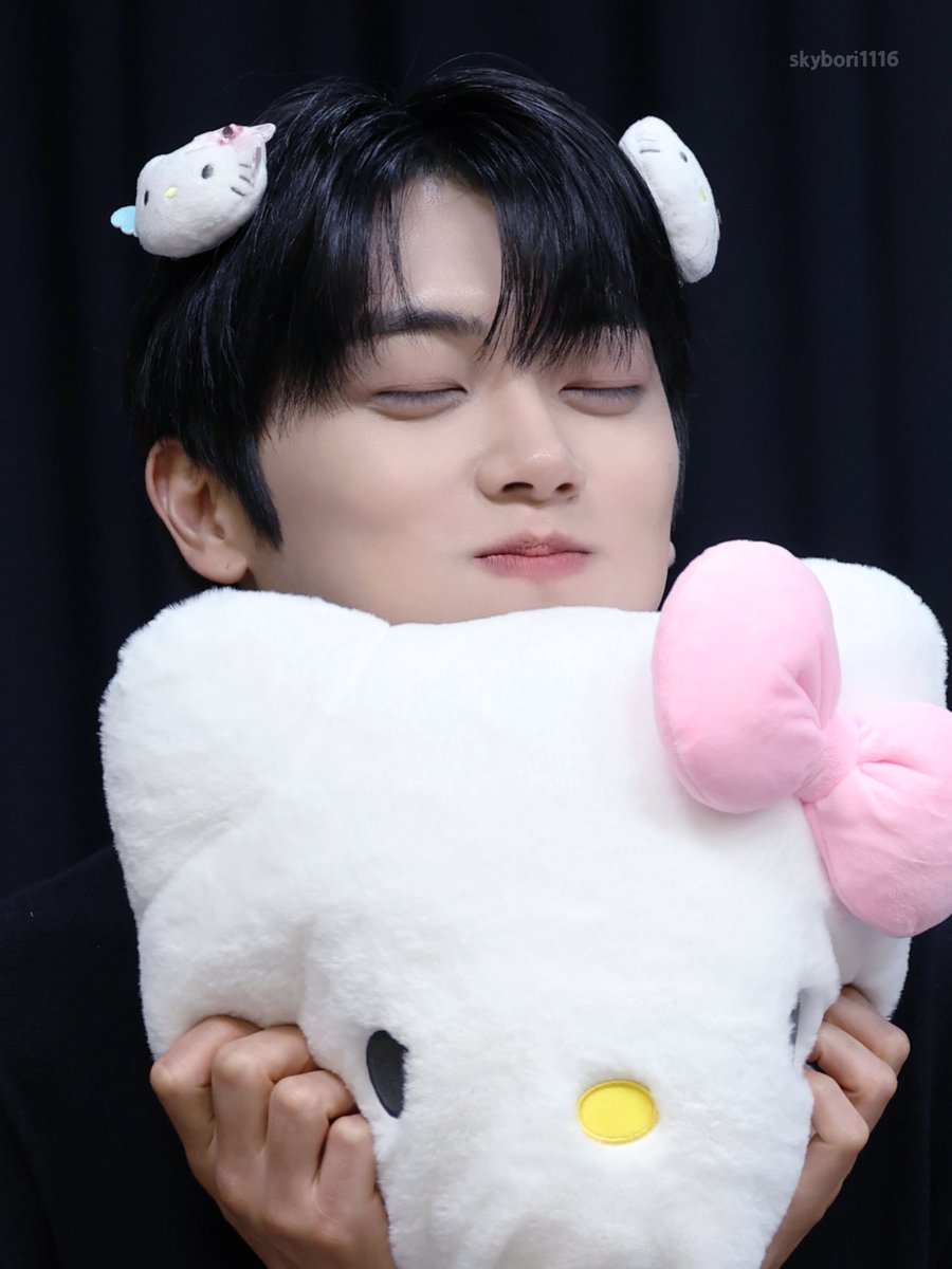 skybori1116's tweet photo. 260809 사운드웨이브 대면 #민균 #온앤오프
키티둥🐱🎀 https://t.co/nllMqhUoRa