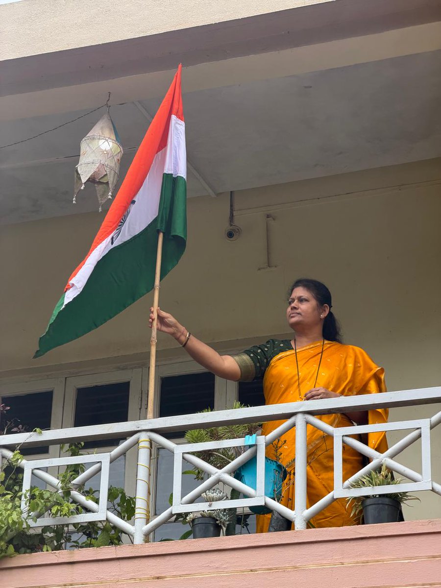 SAmarashetty's tweet photo. 🇮🇳 Har Ghar Tiranga 🇮🇳
Our pride, our National Flag!
Let’s hoist the Tricolour in every home.
With a spirit of patriotism, let’s participate in the Har Ghar Tiranga campaign. 🇮🇳❤️

#HarGharTiranga #Tiranga #India #ProudIndian https://t.co/FoKp9DPwCa
