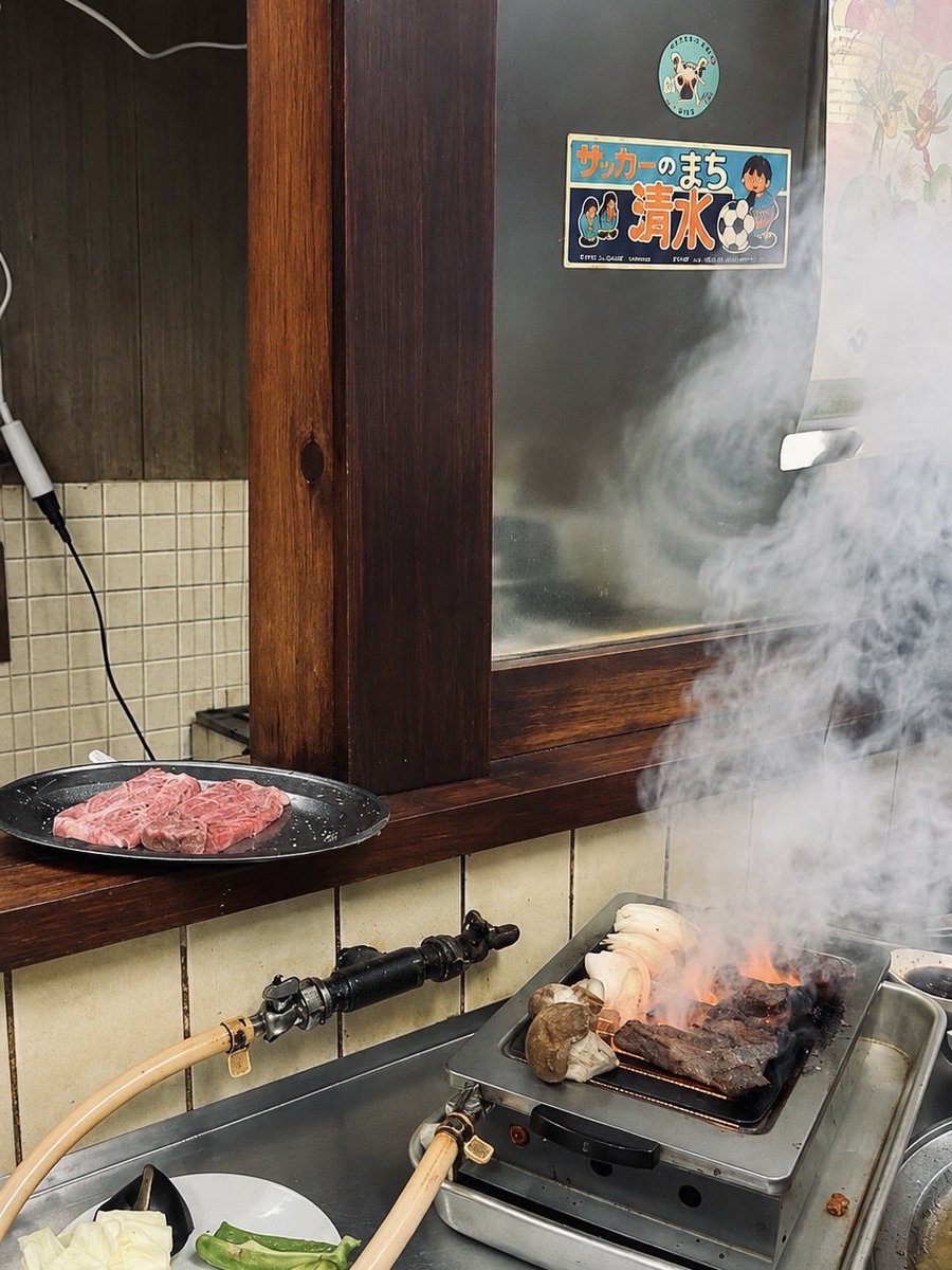 term_ina_l's tweet photo. タン、ロース、カルビに加えて烏龍茶とご飯が無料で4,000円は最高すぎる。 https://t.co/gyNodjBSk9