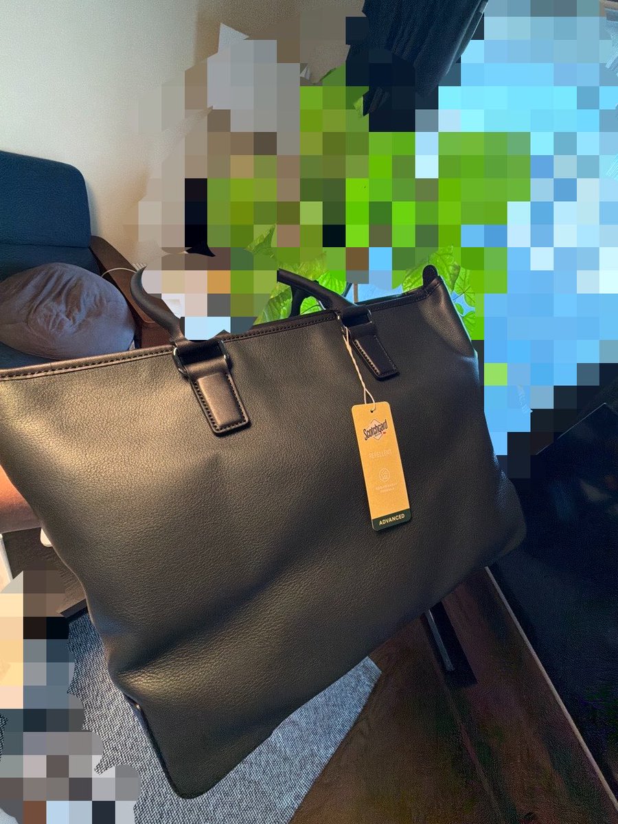 Yoshitabiblog's tweet photo. 新千歳空港で買ったソメスサドルのバッグが届きました👜✨
分かりにくいダークグリーン🟢

空港の店員さんも親切でした🙏

北海道の思い出に🥸 https://t.co/0aog246Z9G