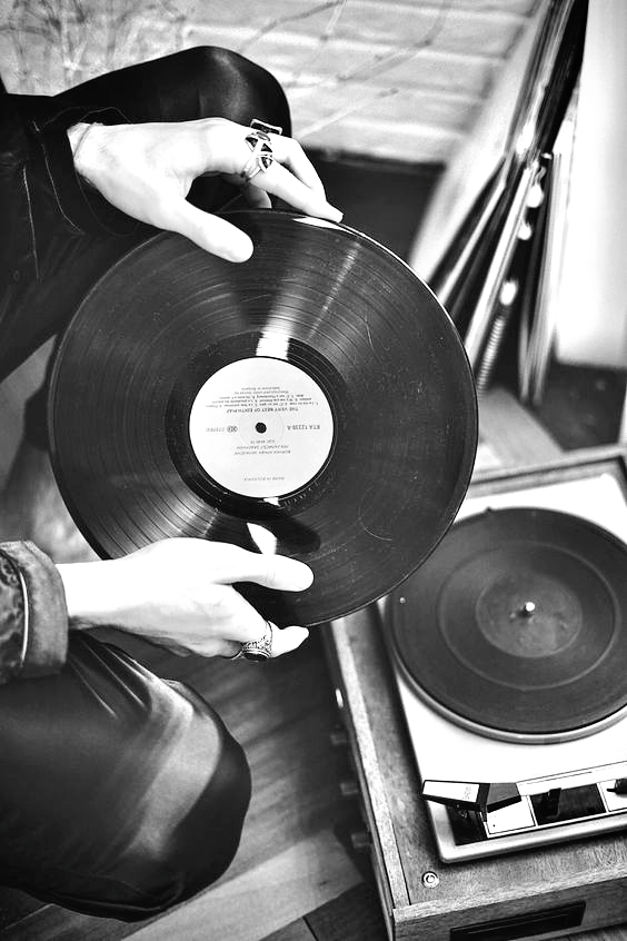 ReplicanteBueno's tweet photo. Hay canciones que siempre serán personas. 
Siempre. https://t.co/wlE10tvI57