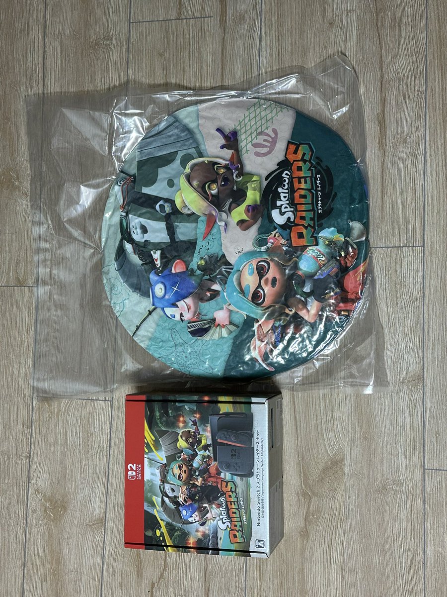same_shark39's tweet photo. 今日レイダースセットを買って来ました！
なんかすごいでっかいクッションもついてきてなにこれぇ？
楽しみで待ち遠しいなぁ〜 https://t.co/Mt2MAA06fF