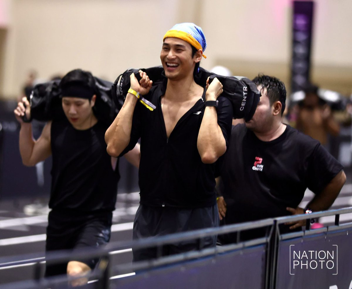 ApoNattawinofc's tweet photo. บรรยากาศ HYROX Bangkok 2026 ครั้งที่ 2 เจ้าน้อนยิ้มสู้มาก >< 

@Nnattawin1 
#ApoNattawin #HYROX #HyroxBangkok2026 #HYROXAPAC 

📷 SpringNews https://t.co/jzK7daPScK