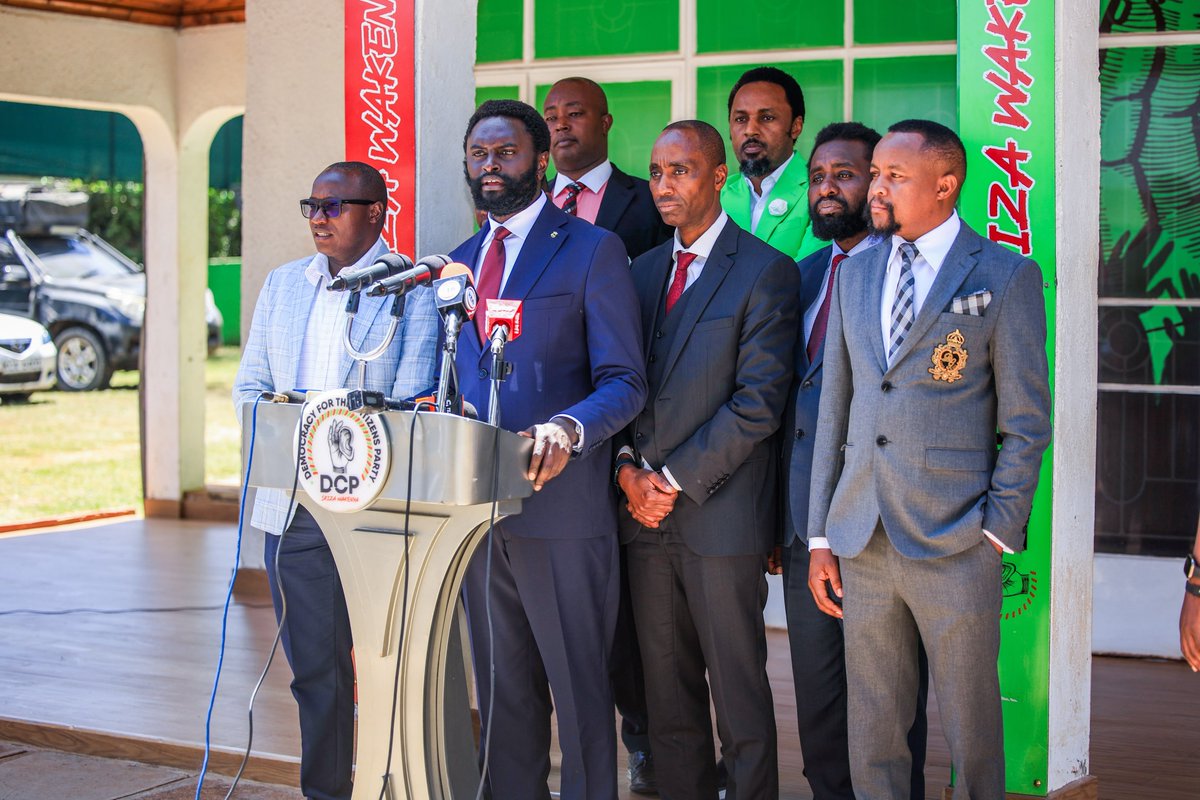KarungoThangwa's tweet photo. If increased soda consumption is now the Government's evidence that Kenyans are doing well, then our economic indicators have officially moved from GDP to FANTA.

That's like measuring the Hunger Index by how many people went to the toilet.

Kasongo has lost it! https://t.co/BgiDSDgyZx