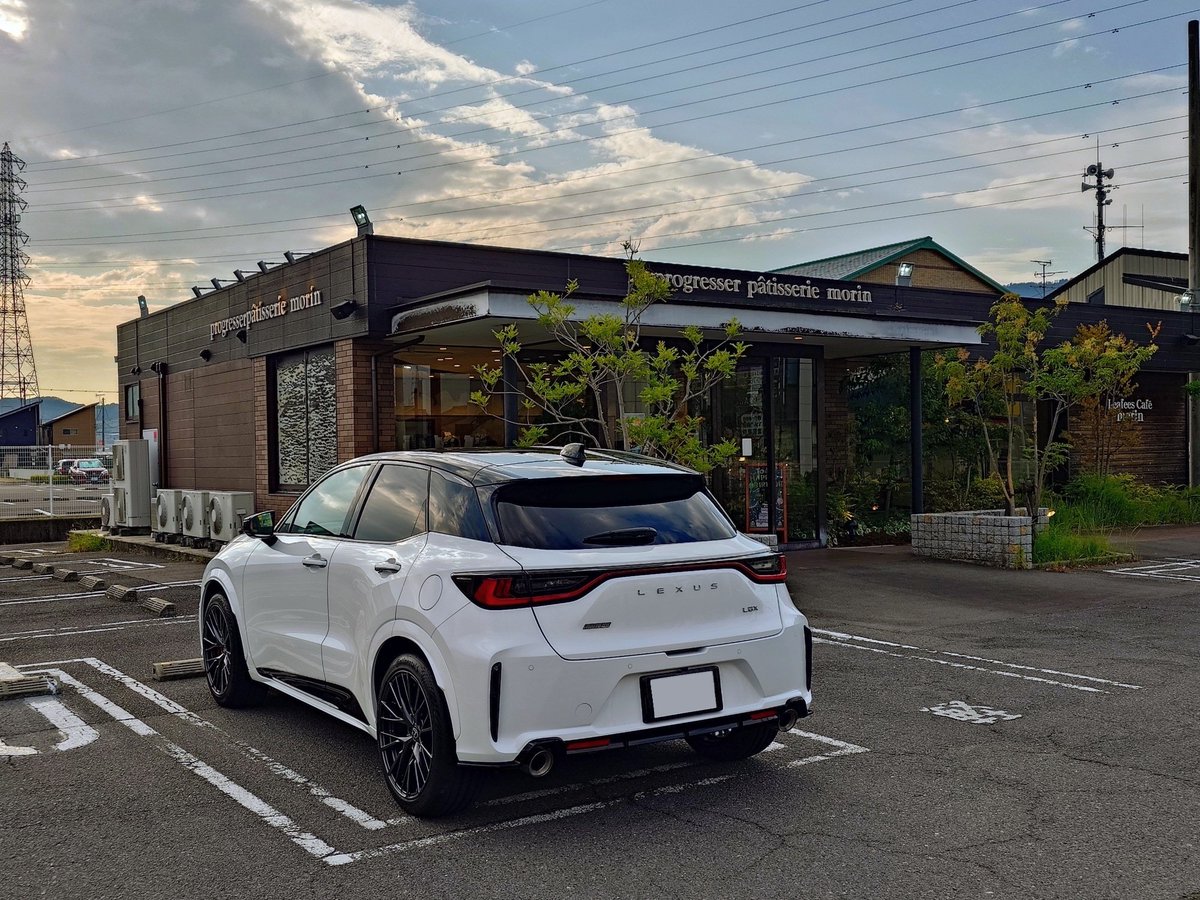 21Bombers1's tweet photo. #お盆帰省中
#うどん一福
#パティスリーもりん
#1111km
#LEXUSLBX
#MORIZORR https://t.co/H71nev5MH4