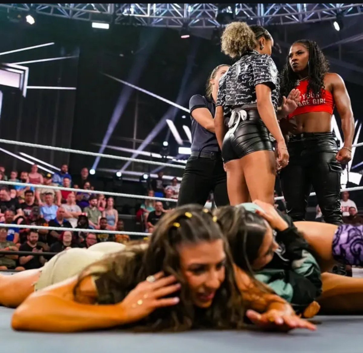 FromMatToGraps's tweet photo. #WWENXT
.
Kelani always like running her mouth amd apparently get title opportunities for free and not do anything to learn it. Now you have you're chance. Come heatwave I shut you up permanently. As for Kali you can get this work too after her! https://t.co/jIGQPrfFlq