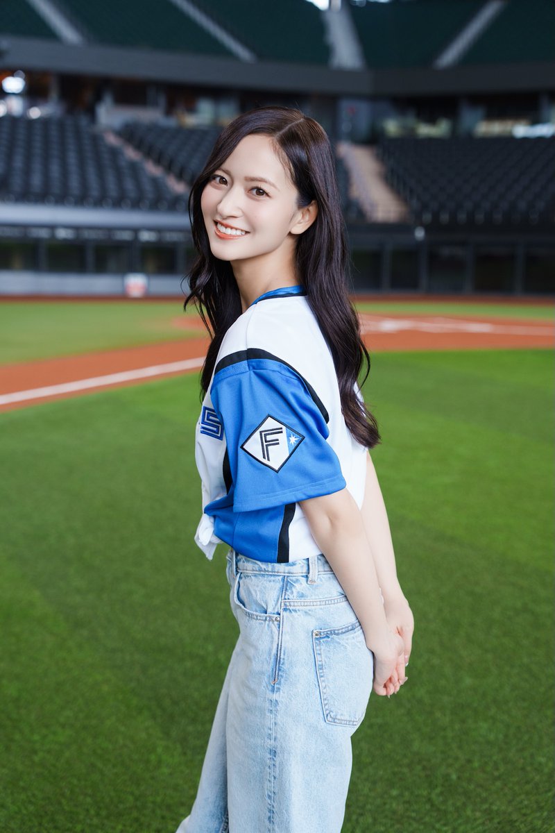 BLTTV's tweet photo. ⚾️━━━━━━━━━━━⚾️
　   　 　絶賛発売中❣️
   #BLT 9月号 #乃木坂野球部
⚾️━━━━━━━━━━━⚾️
𝑠𝑝𝑒𝑐𝑖𝑎𝑙 𝑜𝑡ℎ𝑒𝑟 𝑐𝑢𝑡🟦
#乃木坂野球部 がパ・リーグ6球団のユニフォームを着て登場✨
#金川紗耶 さんは地元・北海道日本ハムファイターズのユニフォーム🧢
さすがの着こなしです！

「B.L.T.9月号」の詳細は⬇️
https://t.co/qZ9bl8VD3Q
================================
[ ❣️ポストカード特典付のご予約はこちらから ]
⚾️小川彩＆金川紗耶＆長嶋凛桜
https://t.co/DjTsi54tqD

⚾️黒見明香＆柴田柚菜＆瀬戸口心月
https://t.co/PlfqRUjVp1

⚾️乃木坂野球部全員集合
https://t.co/zwMIMQQZVL

#BLT  #nogizaka46
#乃木坂46 
#小川彩 #金川紗耶 #黒見明香 
#柴田柚菜 #瀬戸口心月 #長嶋凛桜 
#パ・リーグ乃木坂コラボ
#lovefighters