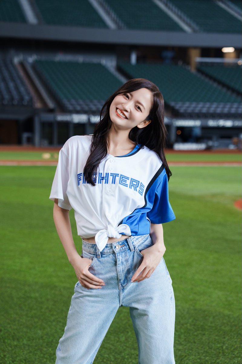 BLTTV's tweet photo. ⚾️━━━━━━━━━━━⚾️
　   　 　絶賛発売中❣️
   #BLT 9月号 #乃木坂野球部
⚾️━━━━━━━━━━━⚾️
𝑠𝑝𝑒𝑐𝑖𝑎𝑙 𝑜𝑡ℎ𝑒𝑟 𝑐𝑢𝑡🟦
#乃木坂野球部 がパ・リーグ6球団のユニフォームを着て登場✨
#金川紗耶 さんは地元・北海道日本ハムファイターズのユニフォーム🧢
さすがの着こなしです！

「B.L.T.9月号」の詳細は⬇️
https://t.co/qZ9bl8VD3Q
================================
[ ❣️ポストカード特典付のご予約はこちらから ]
⚾️小川彩＆金川紗耶＆長嶋凛桜
https://t.co/DjTsi54tqD

⚾️黒見明香＆柴田柚菜＆瀬戸口心月
https://t.co/PlfqRUjVp1

⚾️乃木坂野球部全員集合
https://t.co/zwMIMQQZVL

#BLT  #nogizaka46
#乃木坂46 
#小川彩 #金川紗耶 #黒見明香 
#柴田柚菜 #瀬戸口心月 #長嶋凛桜 
#パ・リーグ乃木坂コラボ
#lovefighters
