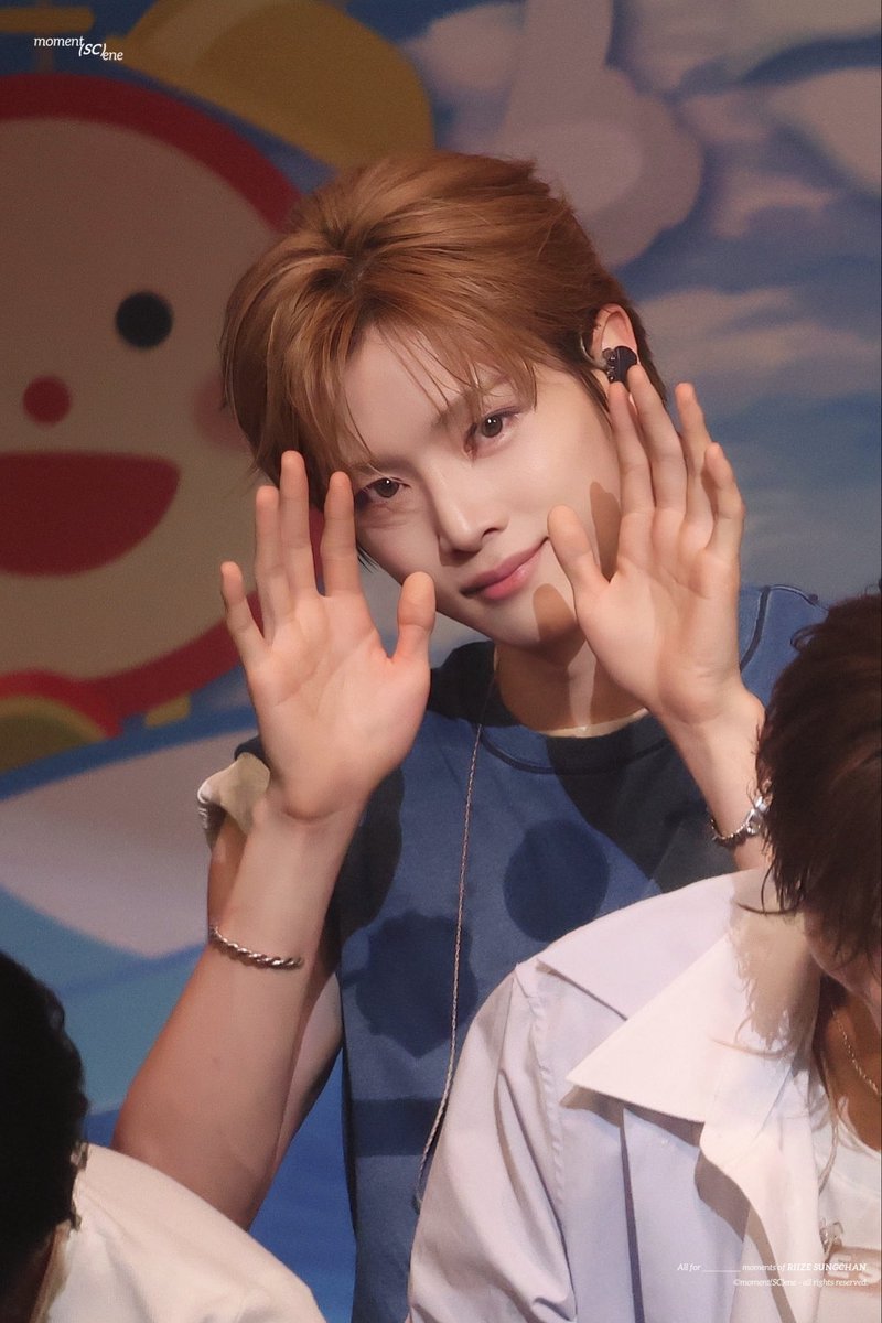 momentscene913's tweet photo. 260813 Mezamashi live

#성찬 #SUNGCHAN #ソンチャン #RIIZE #라이즈 #郑成灿 #鄭成燦 https://t.co/I2mudnFaD7