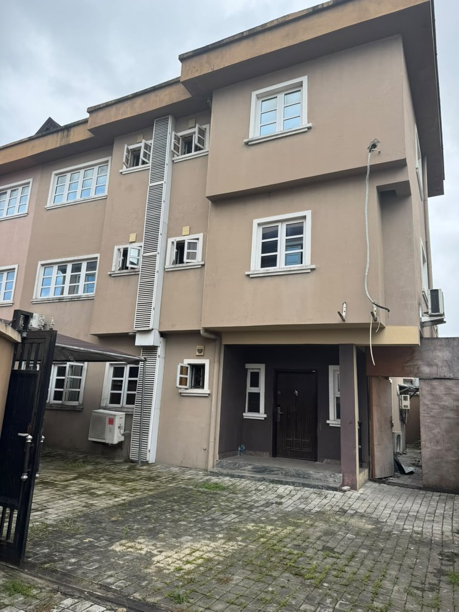 philo_eseneh's tweet photo. 🔥HOT RENTALS🔥
5 Bedroom duplex with one room BQ sitting on two floors

Location: Durosimi Eti street, lekki phase 1
Rent: 35M/Annum
Agency 10% 
Legal 10*%
Caution 5%

Contact 
Philo Eseneh &amp; Co.
08033443794, 08112112000 https://t.co/LxoJrhVWau