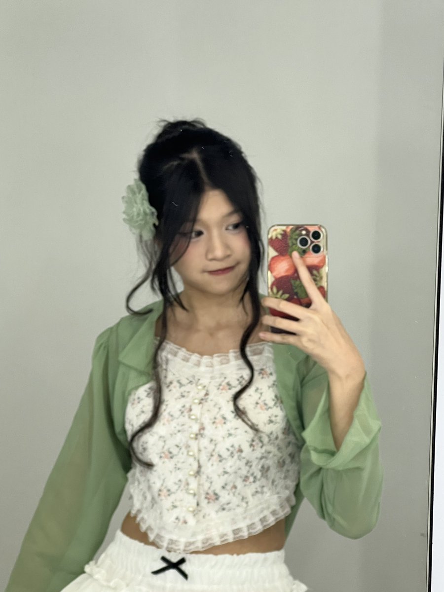 isabel_klp48's tweet photo. strawberry matcha 🍵 https://t.co/YIa1yjFNVh