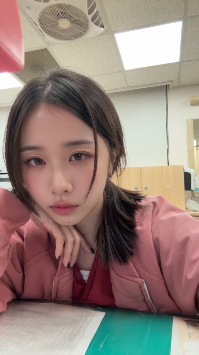 KristinSax43000's tweet photo. 嗨…如果你剛好滑到這裡
可以留個 ❤️ 給我嗎？
護理師有時候真的很累
但想想看   其實做什麼不累呢
我們都只是想努力把生活過好
願我們都能越來越好
也願看到這篇的你
都能被世界溫柔對待🫶
#護理師日常 https://t.co/hwMbKVRxSs
