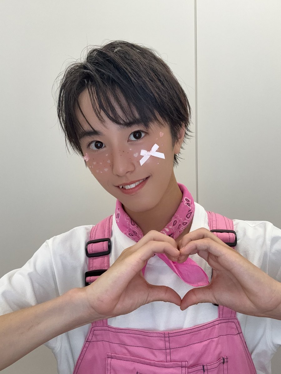 Yuma___1202's tweet photo. 公演に関する情報が公開されました💘
#スウィエモ 開幕までいよいよあと1週間🗓️

グッズの情報も👀
ハートを持つ個数は自由だったのですが、4つ持ったら「最多です」と言われて嬉しかったです💞

#神戸セーラーボーイズ #神戸セラボ https://t.co/zEgITOHBBh