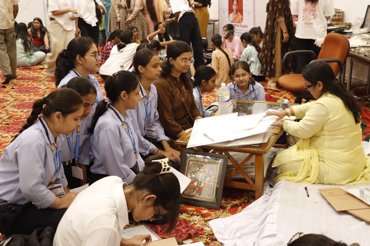 DLCSUPVARohtak's tweet photo. The second day of SUTRAM at DLCSUPVA Rohtak brought school students closer to Indiaβs rich craft traditions through exhibitions and engaging live workshops. The beautifully designed student made photo booth added another attraction.
#SUTRAM2026 #DLCSUPVA #CraftHeritage #Art https://t.co/0ROGyYaFnA