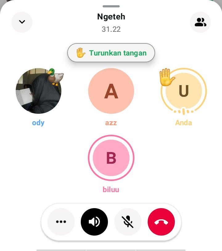 amazoonlily's tweet photo. angjay baru bisa telfonan lgi kita setelah 2 abad https://t.co/v9Sb8kMId0