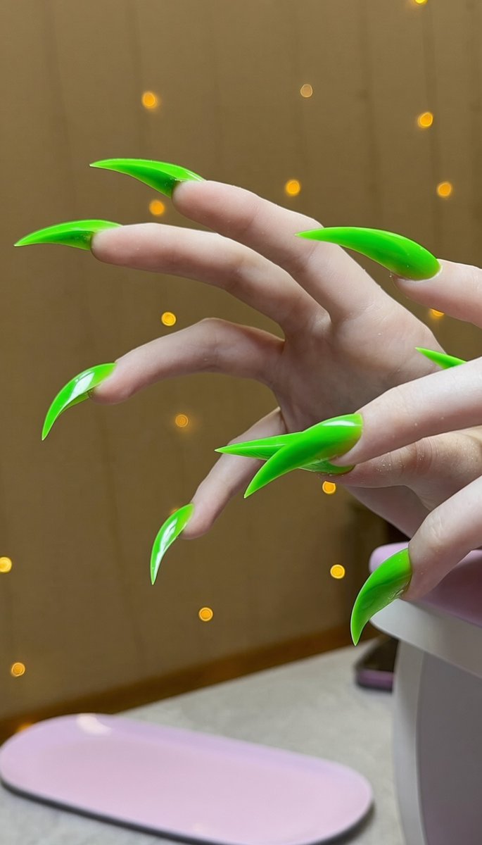 SluttyDollForU's tweet photo. i’m loving my new nails 💅 https://t.co/CPazoQ0hRq