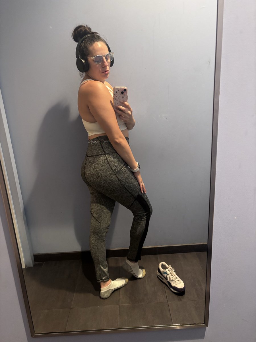 crisd401's tweet photo. The part of your gym journey when you finally start to see some results >>>> https://t.co/QuzYZ3U0AK