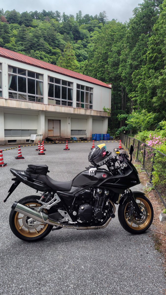 Azure008's tweet photo. お盆でも仕事してます😊

バイクの色どれに変えようか？

なんて妄想して遊んでます https://t.co/jJAPH1d3Xd