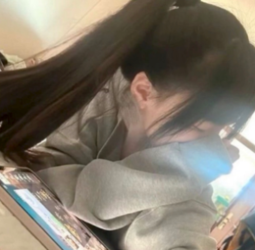 RoosCollee78123's tweet photo. 我虽然19岁还没剃过，但可以吗？ https://t.co/dm3LUbX4TA