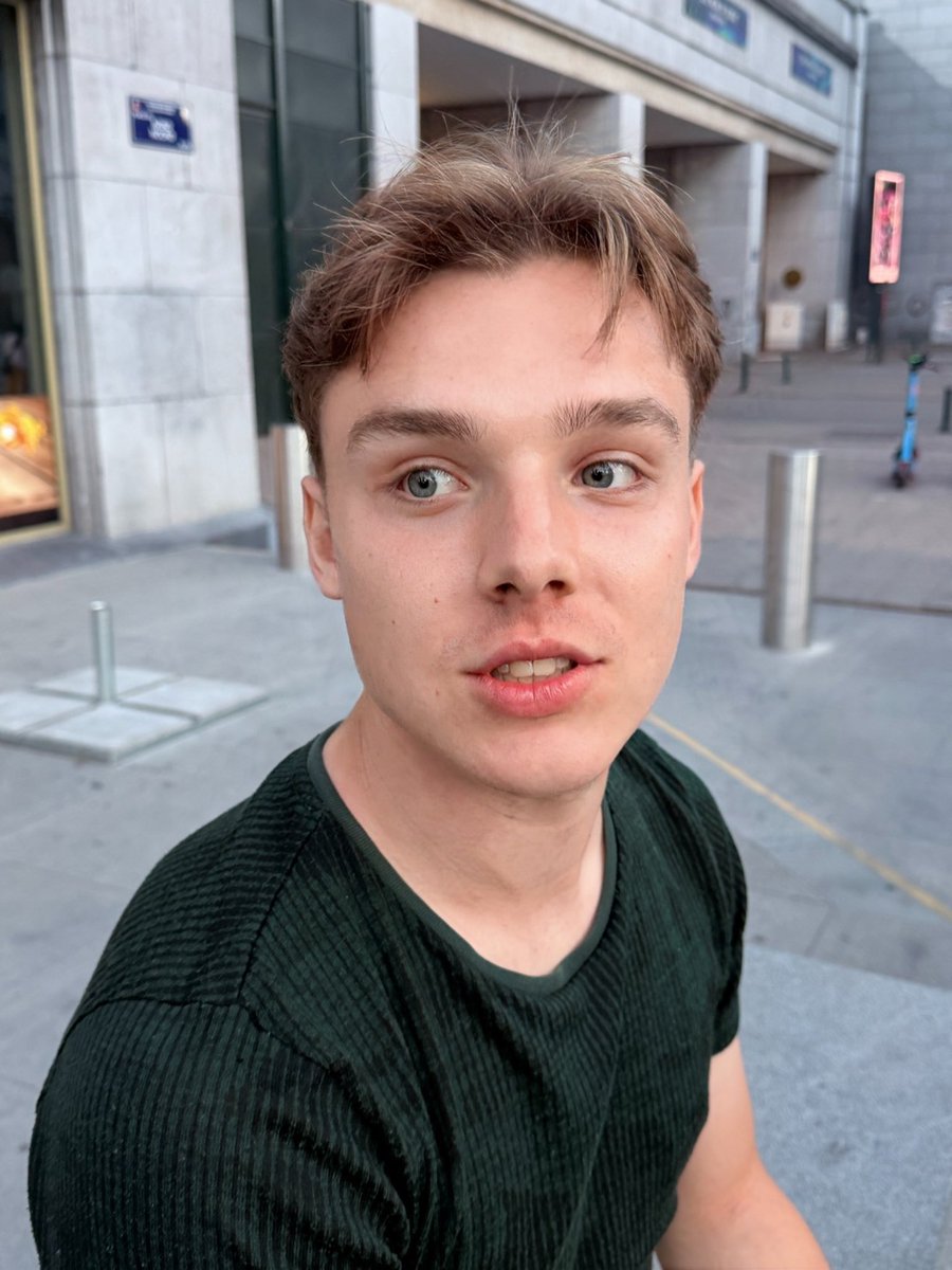 squezkv's tweet photo. Damn he is so fine 🥵🩷 https://t.co/IJqEyR0cHq