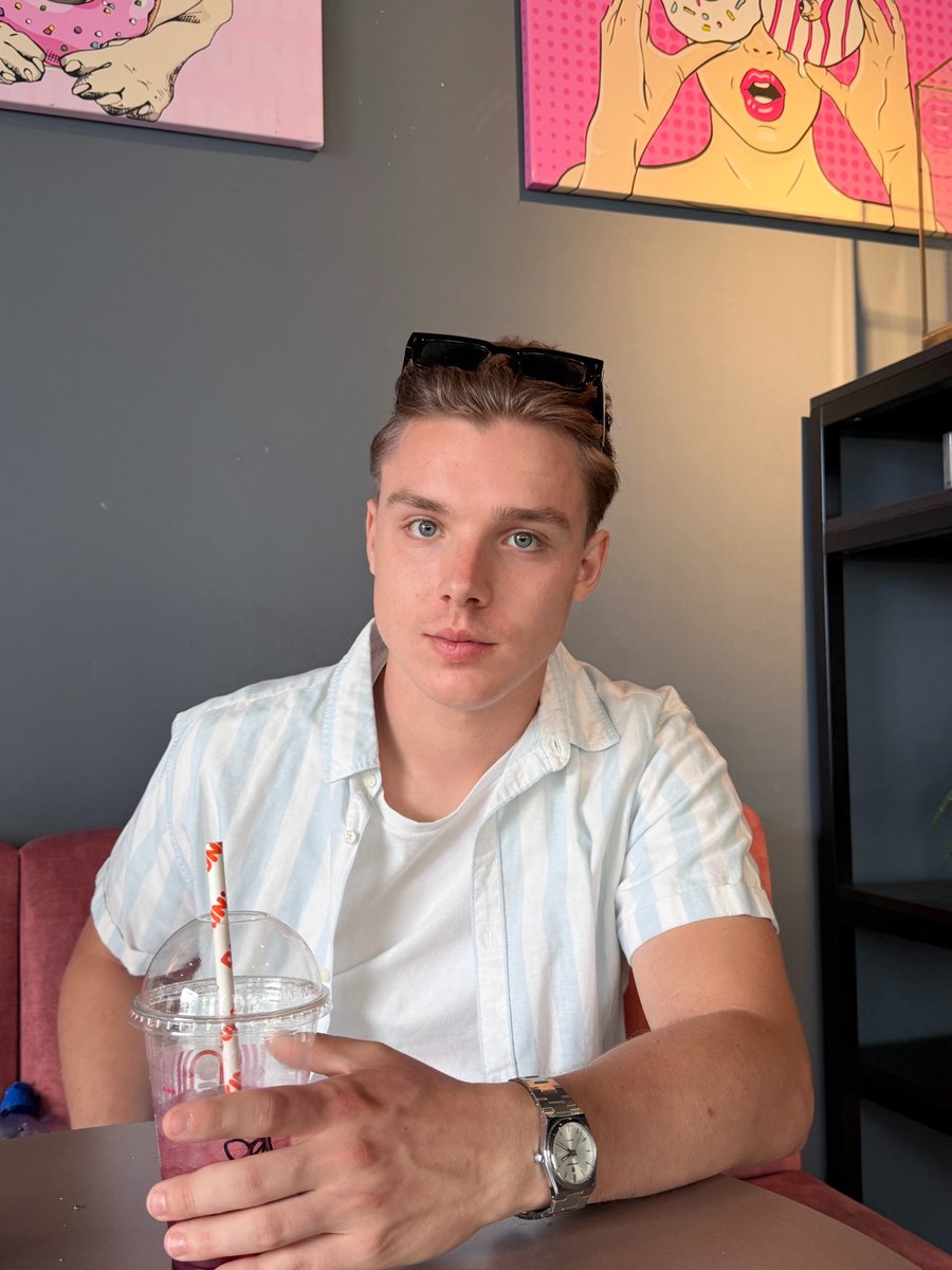 squezkv's tweet photo. Damn he is so fine 🥵🩷 https://t.co/IJqEyR0cHq