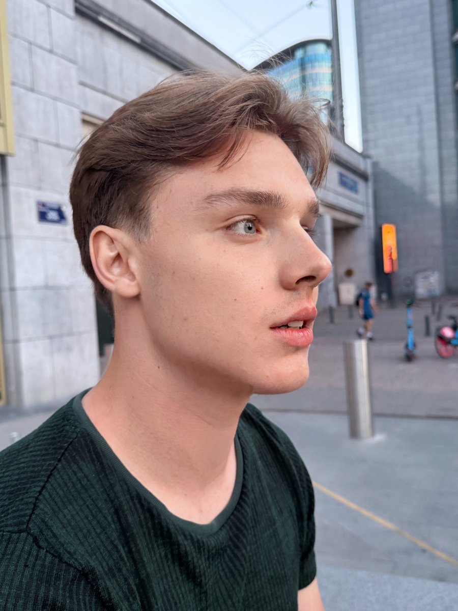 squezkv's tweet photo. Damn he is so fine 🥵🩷 https://t.co/IJqEyR0cHq
