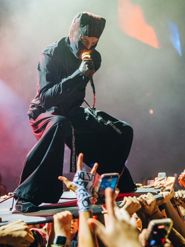 TOPUPDATERS's tweet photo. "Wish we could turn back time.. twentyonepilots thank you! |-/" via szigetofficial on Instagram 
1/2 https://t.co/1c1NkH4ON0