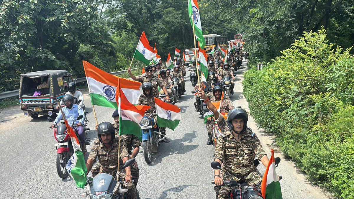 Crpf47bn's tweet photo. दिनांक 13/08/2026 को #47बटा0 केरिपुबल, जेल काॉम्प्लेक्स गया जी (बिहार) में  "हर घर तिरंगा" बाइक रैली में अधिकारियों,जवानों एवं  बिहार पुलिस बलों ने भाग लिया। इस बाइक रैली आम नागरिकों एवं बच्चों में राष्ट्र ध्वज एवं राष्ट्रीयता की भावना को बढ़ावा देने के लिए आयोजित किया गया।
#CRPF https://t.co/ShsuRXOwpL
