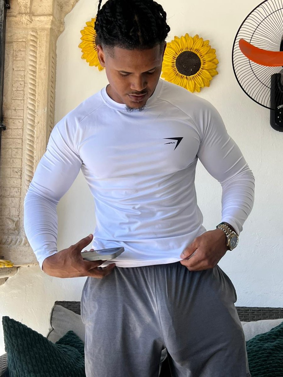 Fernand74418442's tweet photo. dont even think about peekin in the comments unless u can handle a serious tease 😈👀 https://t.co/4mv14r9zuR