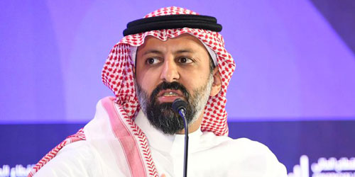 AZK_SA's tweet photo. شكرا محمد القويز 🌹

9 سنوات جميلة في منصب رئيس هيئة السوق المالية

استطيع تسميتها بفترة الـ "شركات التقنية المالية" أكثر من 300 شركة و وفرة المنتجات المالية للأفراد.

إضافة لـ
- إدخال المؤشرات المالية العالمية للسوق السعودي
- رفع قيمة أصول سوق الأسهم السعودي
- رفع عدد المستثمرين بالسوق
- سوق الدين أصبح 3 أضعاف سوق الأسهم لأول مرة.

الشيء المهم, الأفراد..
أصبح لديهم منتجات استثمارية لأول مرة بعد أن كانت محتكرة على المؤسسات و المستثمرين الكبار.

ـــــ
إضافة, يتميز بشخصية متواضعة و متّزنة و واثق من نفسه, ومستمع جيد.. بإمكانك تنتقد عمله وجه لوجه دون أن تقلق.. ابن السوق و ابن المهنة.