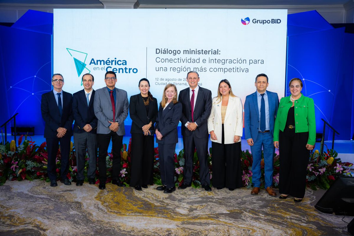 afleitas1983's tweet photo. Ayer participé en el diálogo sobre conectividad e integración comercial de #Centroamérica, #Panamá y #RepúblicaDominicana. Con apoyo de @el_BID y a través de #AméricaEnElCentro, impulsamos soluciones como #CargoPass para modernizar logística y reducir costos.
@fjavierurra https://t.co/sjEqCOiDKW