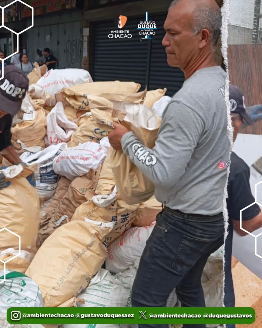 AmbienteChacao's tweet photo. Seguimos en el #ordenylimpieza de calles y avenidas, haciendo la recolección de los escombros con el fin de sanear y recobrar los espacios para comodidad de los vecinos. 🤝IMAC, duque24/7 y @chacao_obraspub queremos ofrecerles un ambiente en óptimas condiciones!
@duquegustavoS https://t.co/j6jOcN8HaG