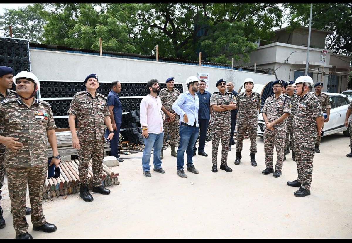 crpfindia's tweet photo. DG @crpfindia, Shri @gpsinghips , reviewed the progress of the construction of new CRPF HQ building today. Interacting with all key stakeholders, he directed them to accelerate work and ensure timely completion.

#NationFirst
#Vandematram150 
#MissionNaxalMuktBharat2026
@crpf_j
@CentralZoneCrpf
@northeast_zone
@southzone_hyd