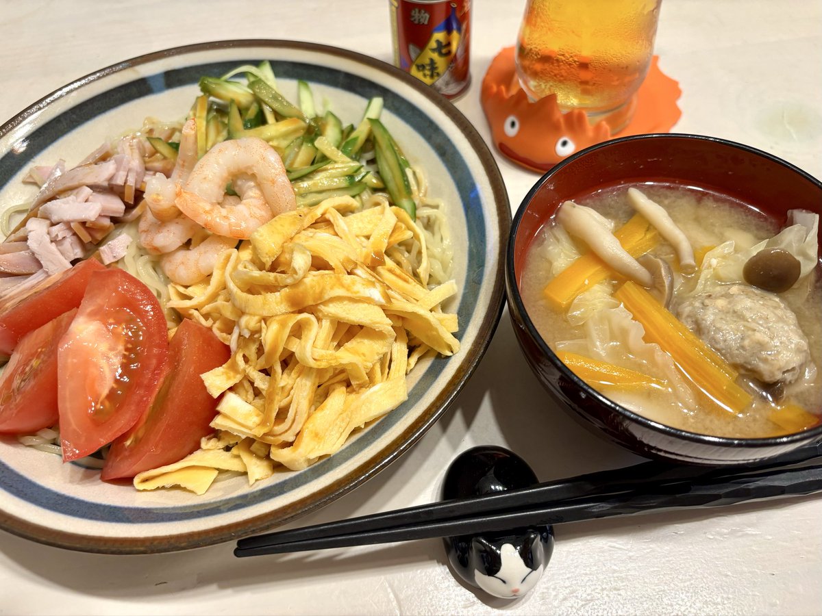 gomama212's tweet photo. 今日の #晩ごはん 

⚫︎冷やし中華(誰にも教えたくない冷し中華　ピリ辛ごまだれ味)
⚫︎いわしごぼうつみれの味噌汁

#夜ごはん #おうちごはん #献立日記 #家庭料理 https://t.co/krd9jZPFxk