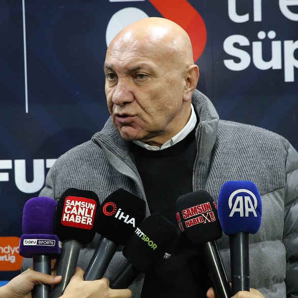 futbolarena's tweet photo. Yüksel Yıldırım: "Trabzonspor kalkıyor; orayı aldım, burayı aldım, şurayı verdiler, Cumhurbaşkanına teşekkür, bakanlara teşekkür, belediyelere teşekkür... Biz de yapmak istiyoruz ama hiçbir şey yok." (HT Spor) https://t.co/QFgnygynaV