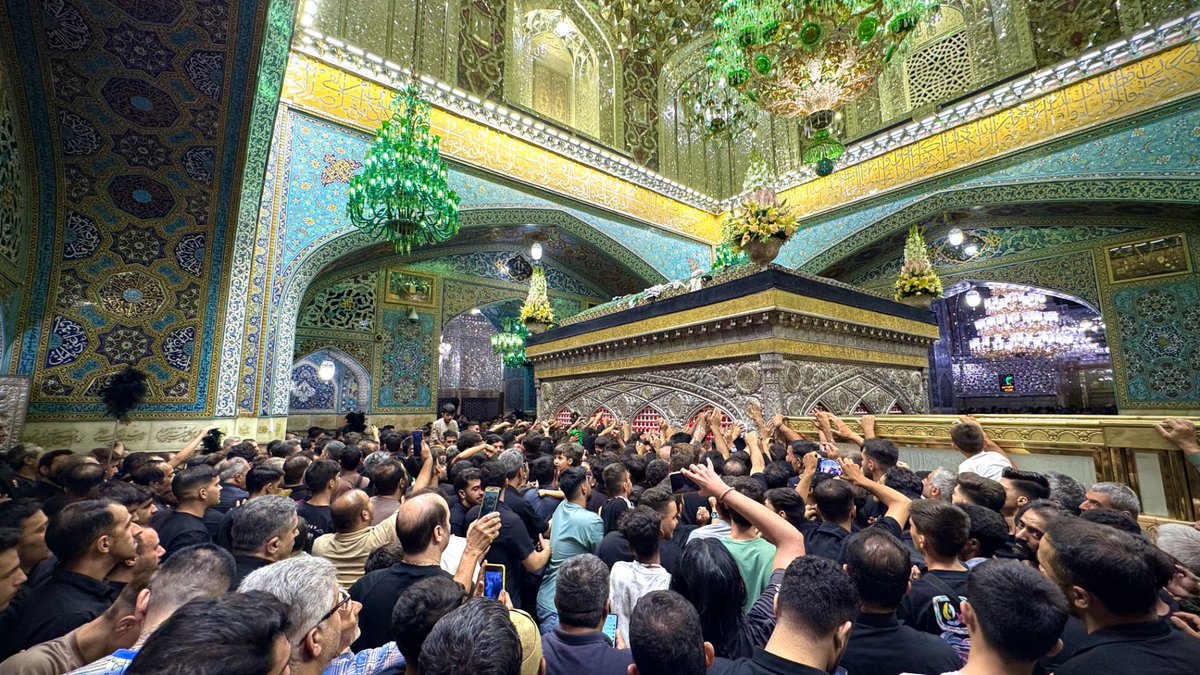 Sahar04658176's tweet photo. با دعا، اروندرود و تنگه مرصاد را
پادشاه کشور عشقی و من از این به بعد
می گذارم روی مشهد نام عشق آباد را
باز می خواهم که مهمان توباشم مهربان
باز می خواهم ببوسم پنجره فولاد را #ایران_امام_رضا https://t.co/Hc4Z9jM8yU