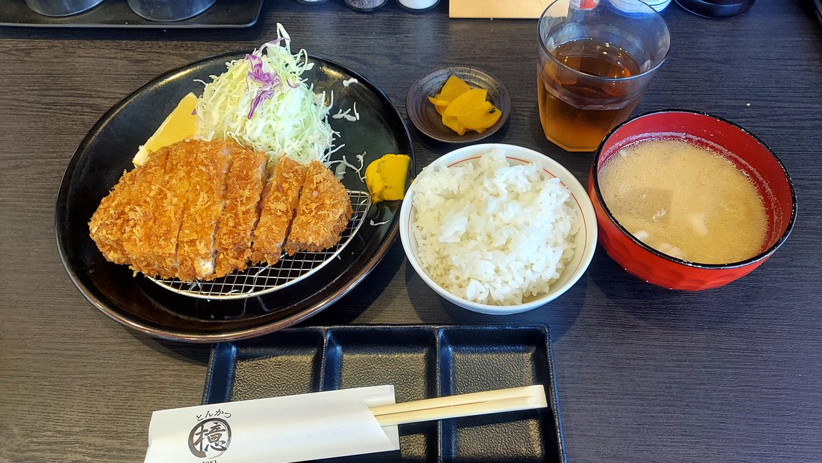 nst_2410's tweet photo. 小樽運河とご飯
すしざんまい米もネタもツヤツヤで最高に美味でした😊 https://t.co/KJQteUDfdo