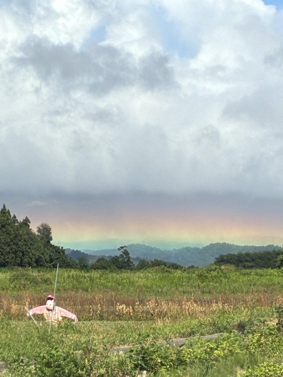 dokusyonista's tweet photo. 山が虹🌈る https://t.co/9kRkn2Rx1w