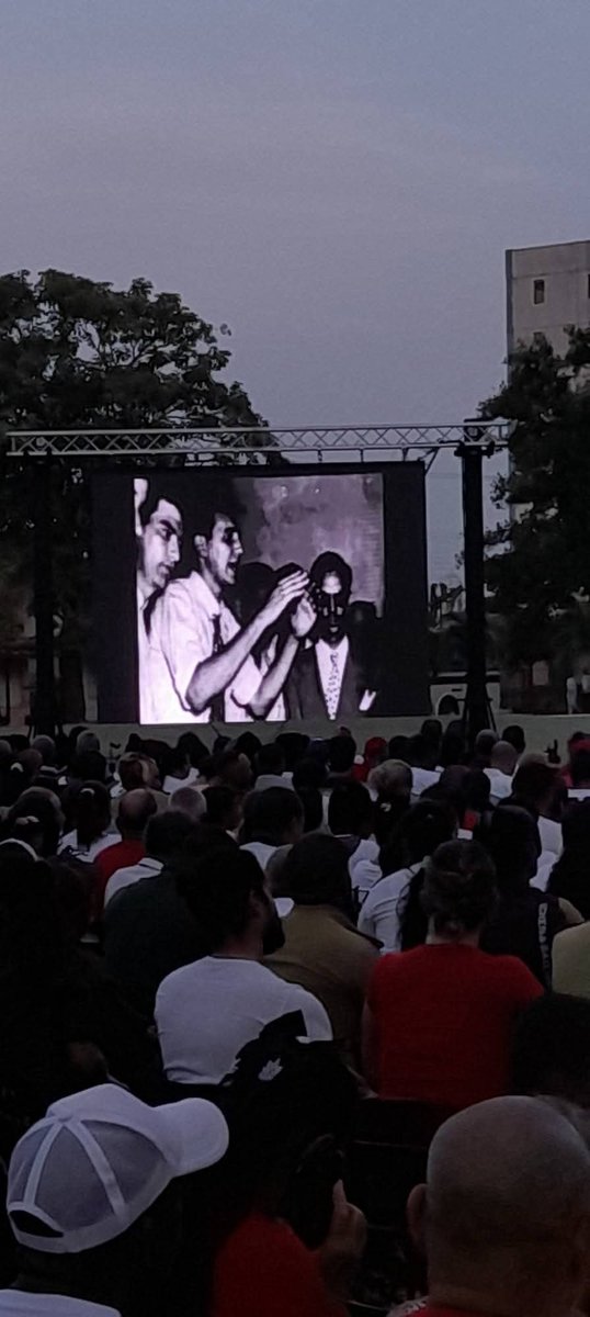 AmadorBorrego's tweet photo. El pueblo de #Artemisa se reune en multitudinaria concentración para homenajear al Comandante #Fidel en el centenario de su nacimiento, en el mismo lugar donde descansan sus compañeros de lucha, los Héroes artemiseños del Moncada. 
Honrar honra!!
#FidelVive #FidelPorSiempre https://t.co/LO63dNCSPO