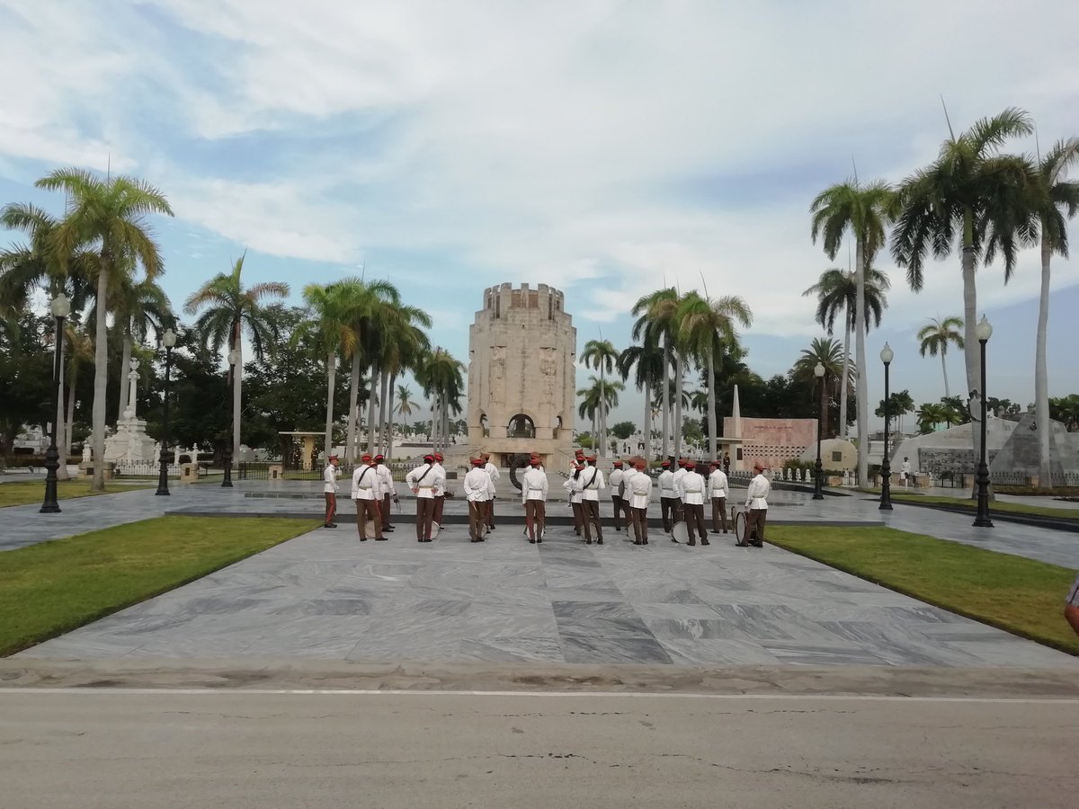 LuzdeVi16299725's tweet photo. Buenos días #Cuba y el mundo 🌎

Hoy de rinde homenaje al Comandante en Jefe....

#100AñosConFidel https://t.co/lUZPkUv7Qh