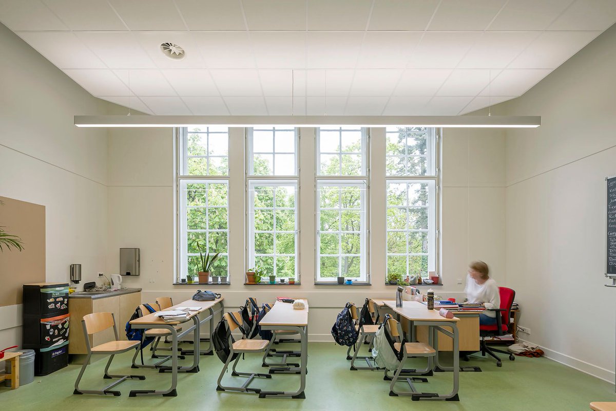 Archello's tweet photo. RAU renews the century-old Tobiasschool in Zeist by retaining its monumental fabric while adapting it for contemporary education. 
https://t.co/X3r1gpVtIW 

#HeritageReuse #MarmoleumCocoa #AdaptiveArchitecture https://t.co/MOveif59kO