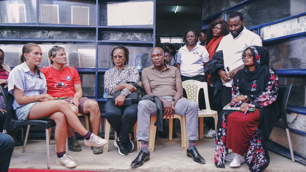 cfkafrica's tweet photo. To mark #InternationalYouthDay, #CFKAfrica joined Amani Kibera and Polycom Girls for a community conversation in #Kibera. The #TheBookhouseConversations reminded us why #youthvoices matter. Asante sana to all the partners, community members, parents, and advocates who joined us. https://t.co/pWo3sf8vPs