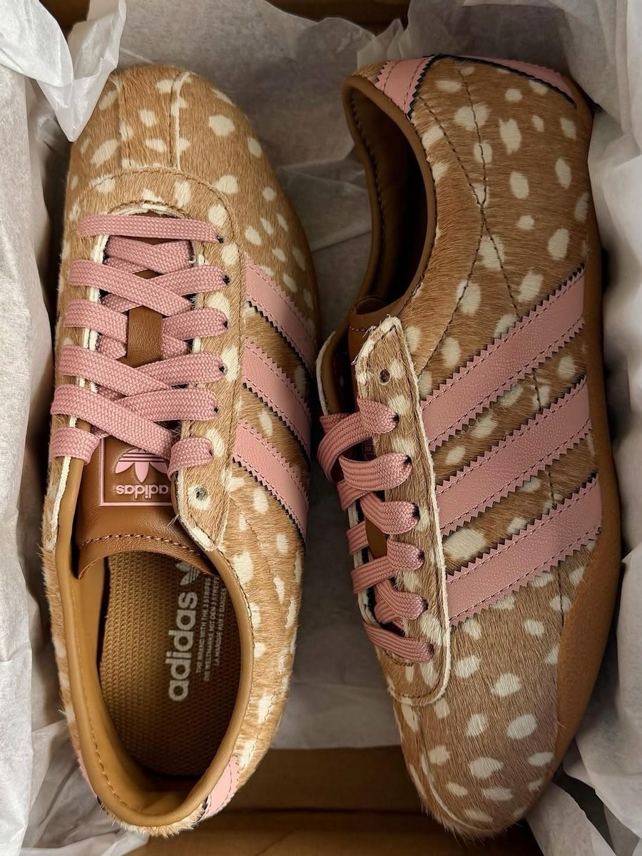 pitnicy's tweet photo. Kalian suka gak sepatu motif rusa gini 😭 https://t.co/Y0KtmfyPec