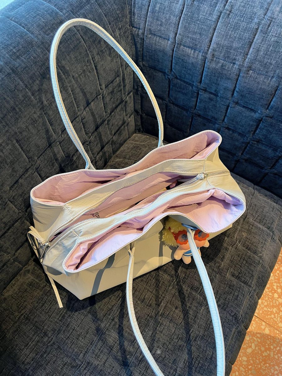 Greecfe's tweet photo. Nylon totebag
— https://t.co/ILtn1eiG8u https://t.co/CSOA0HVk7f