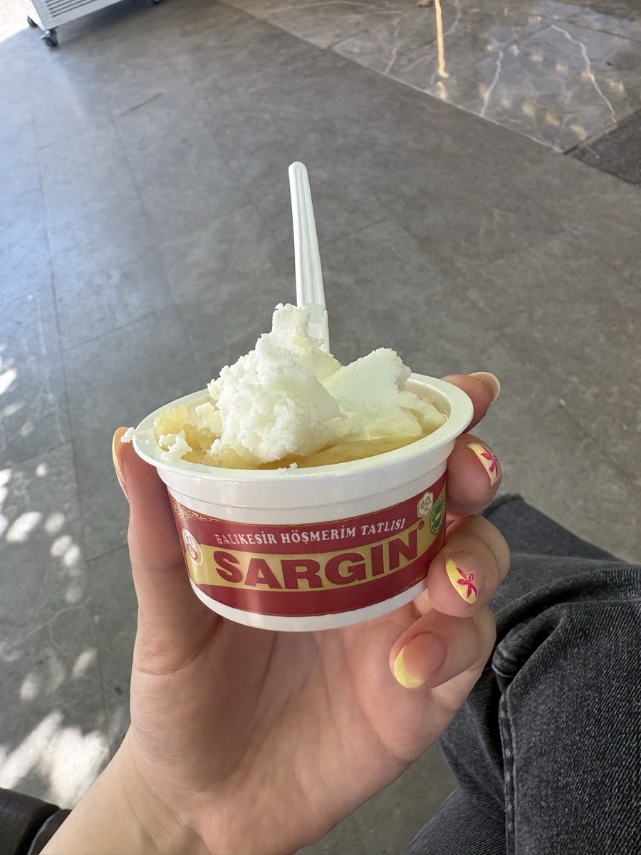 temetnoscei's tweet photo. 4/10 damak zevkime uymuyor çok tatlı geldi 1 puanı da burda otururken yerlisiymiş gibi insanlarla sohbet edebilmeme verdim dicödşcödşcödöcmdlc teyze boşu boşuna hastaneye gidip geldiğini anlattı https://t.co/uLQGTKuhNN
